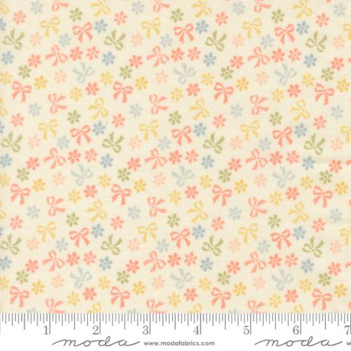 Handmade Sweetness Bows and Daisies Porcelain Quilting Cuddle | Moda