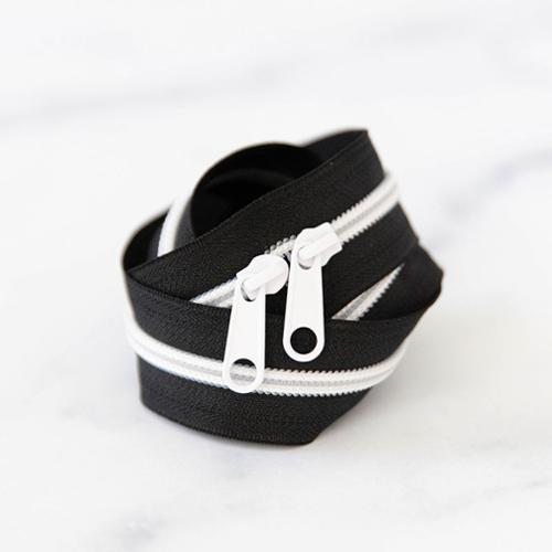 Zipper Zap 30" (Color Black & White)